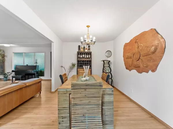 186 Stevens DR West Vancouver, BC V7S 1C4