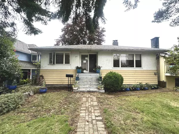 North Vancouver, BC V7L 2L9,313 E 13th ST