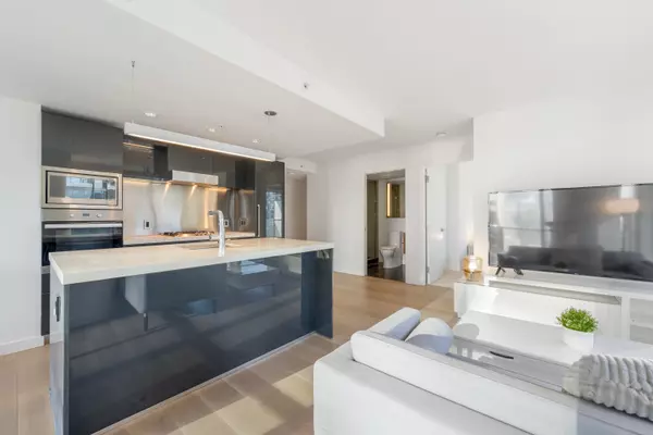 777 Richards ST #2006 Vancouver, BC V6B 0M6