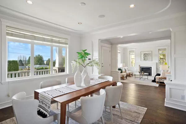 West Vancouver, BC V7V 2E1,2185 Lawson AVE