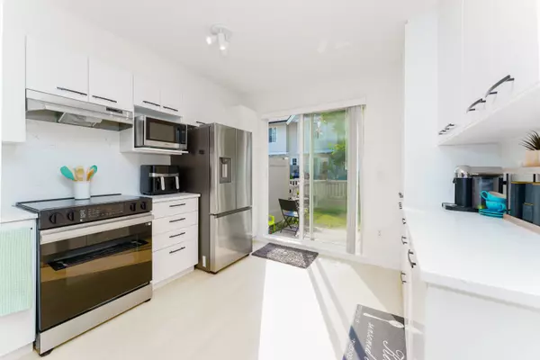 Langley, BC V2Y 2Y8,20560 66 AVE #59