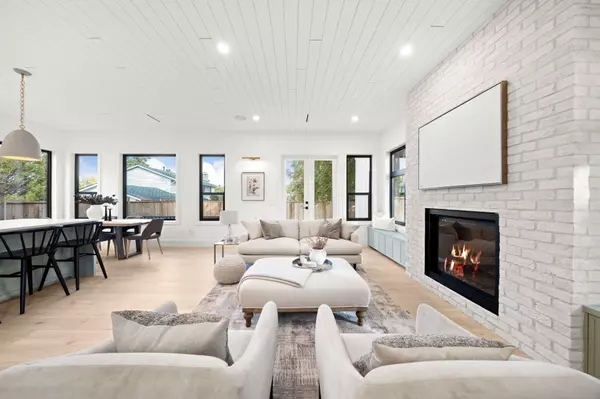 Tsawwassen, BC V4M 2A9,1204 Stellers Jay PL