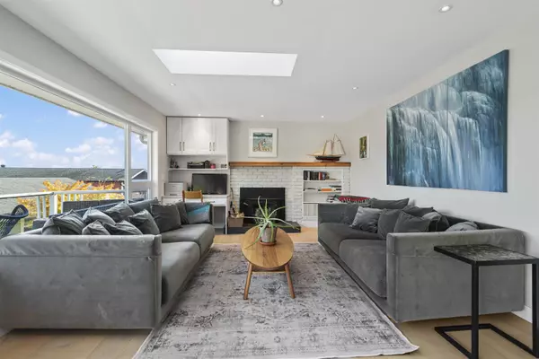 648 Gibsons WAY Gibsons, BC V0N 1V9