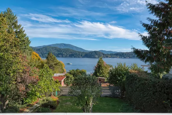 648 Gibsons WAY, Gibsons, BC V0N 1V9