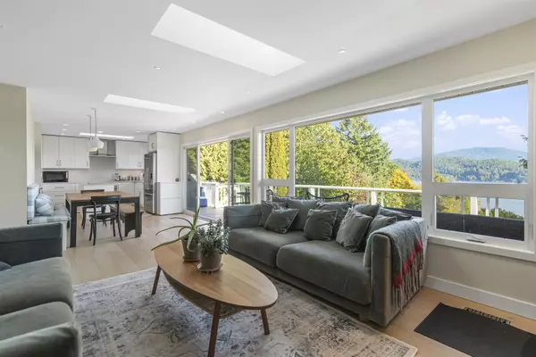 Gibsons, BC V0N 1V9,648 Gibsons WAY
