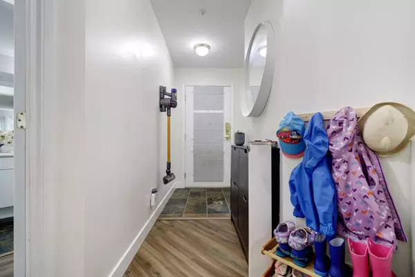 Coquitlam, BC V3B 7R6,1242 Town Centre BLVD #113