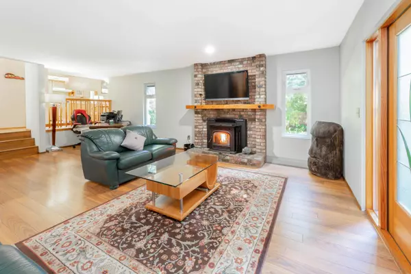 Surrey, BC V4A 7M4,1833 133a ST