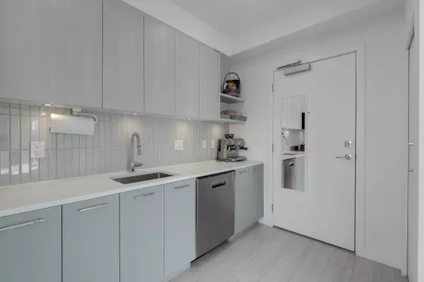 Surrey, BC V3T 0T5,10777 138 ST #309