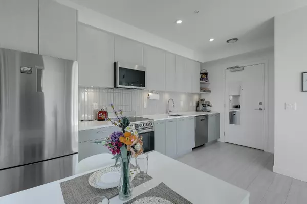 Surrey, BC V3T 0T5,10777 138 ST #309