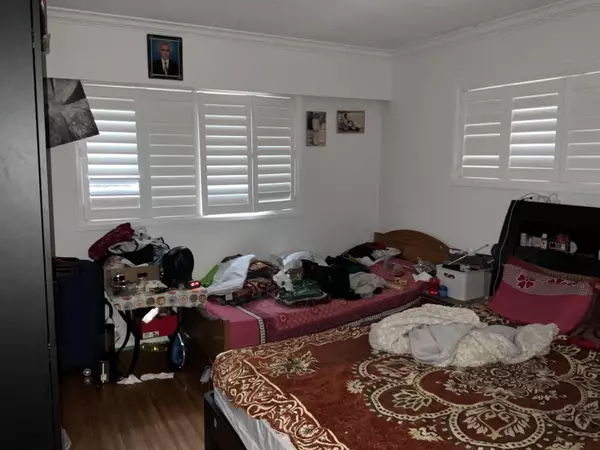 Surrey, BC V3R 2L8,13833 114 AVE