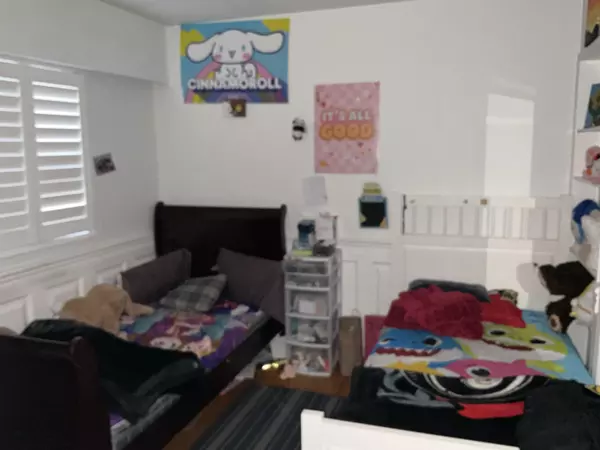 Surrey, BC V3R 2L8,13833 114 AVE