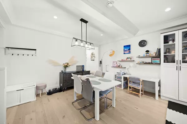 Surrey, BC V4N 0W6,8425 Venture WAY #11