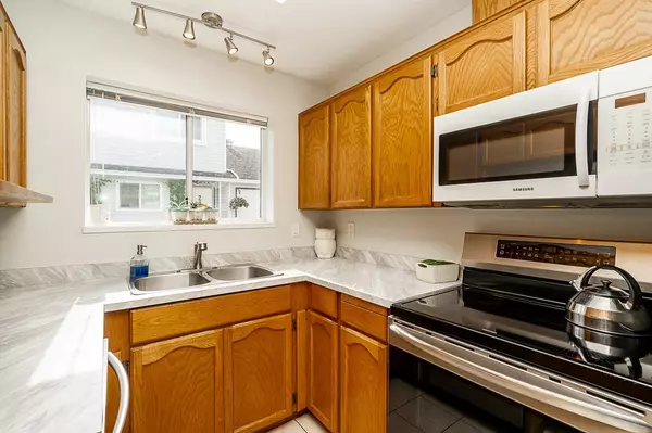 Maple Ridge, BC V2X 0R1,20625 118 AVE #9