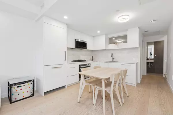 North Vancouver, BC V7L 1E3,650 E 2nd ST #112