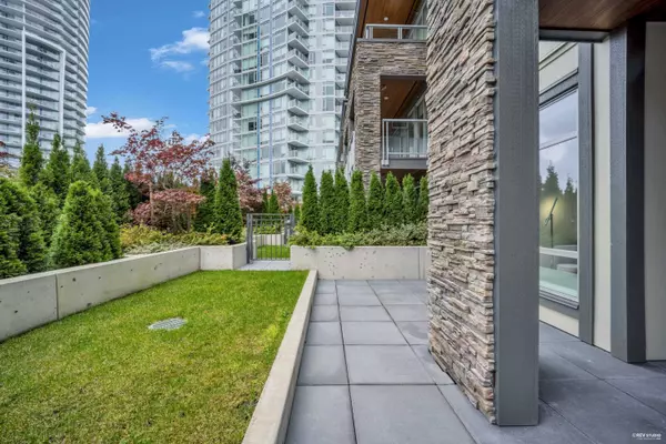 Burnaby, BC V3N 0J6,7123 11th AVE #206