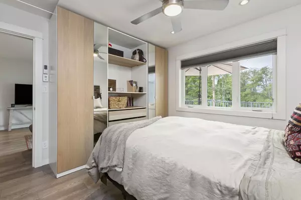 Burnaby, BC V5C 1R2,4137 Yale ST