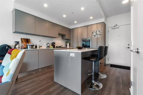 Burnaby, BC V3J 0M2,3833 Evergreen PL #609