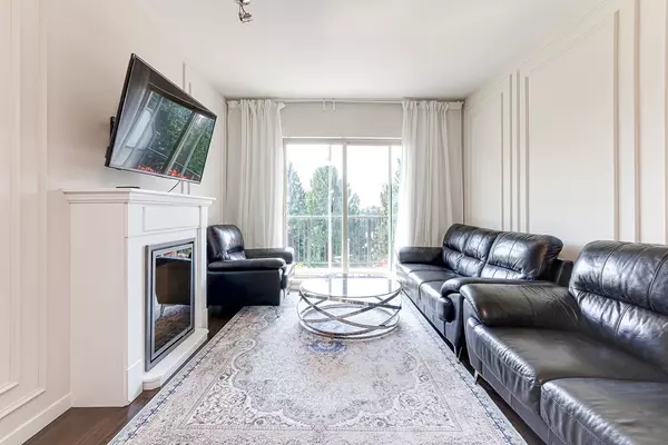 Maple Ridge, BC V2X 8Z8,22290 North AVE #307