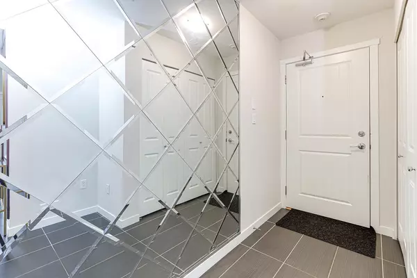 Maple Ridge, BC V2X 8Z8,22290 North AVE #307