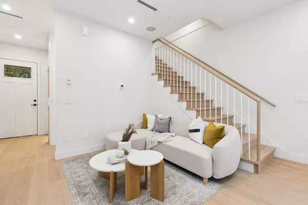 Vancouver, BC V5V 1W8,7 E 23rd AVE #2