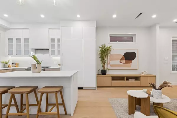 Vancouver, BC V5V 1W8,7 E 23rd AVE #2