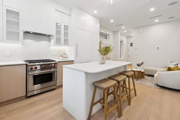 Vancouver, BC V5V 1W8,7 E 23rd AVE #2