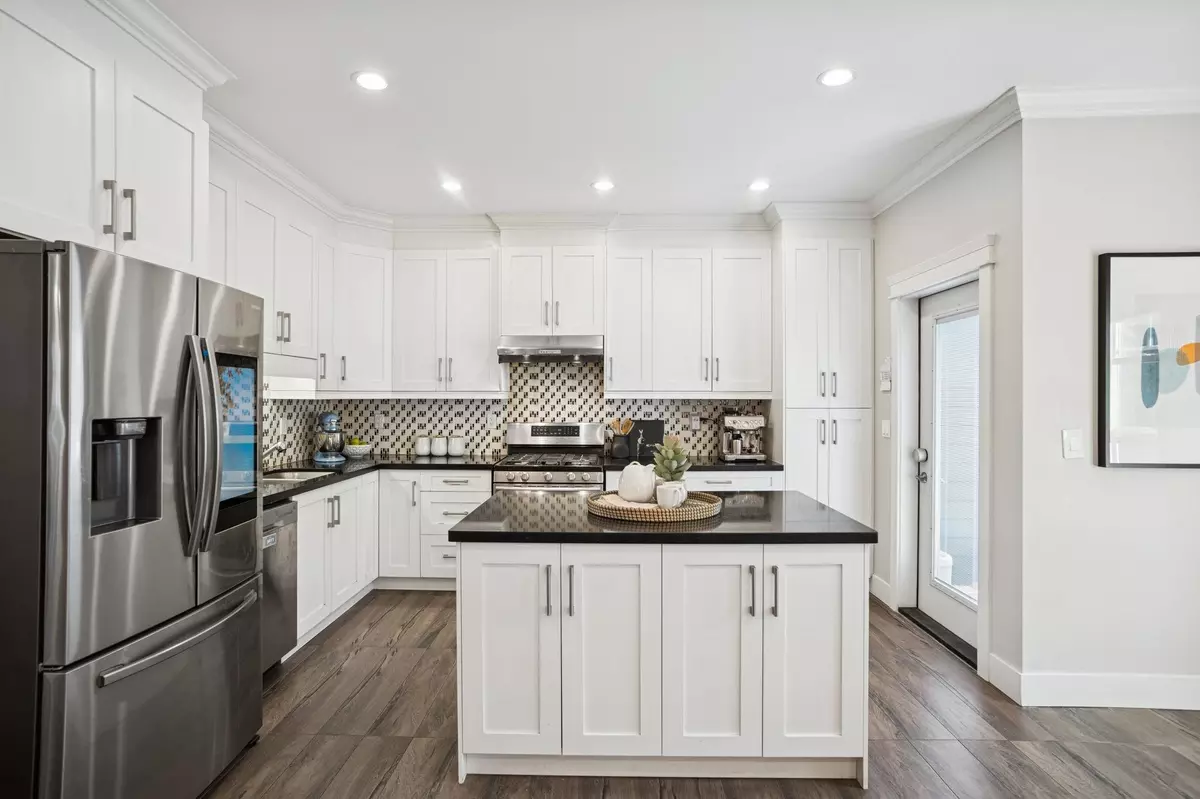 Coquitlam, BC V3K 2G6,910 Delestre AVE #102