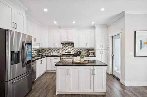 910 Delestre AVE #102, Coquitlam, BC V3K 2G6