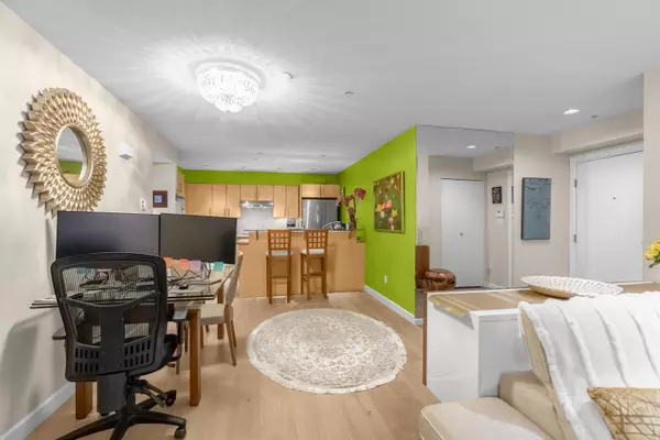 North Vancouver, BC V7R 2P8,3750 Edgemont BLVD #104