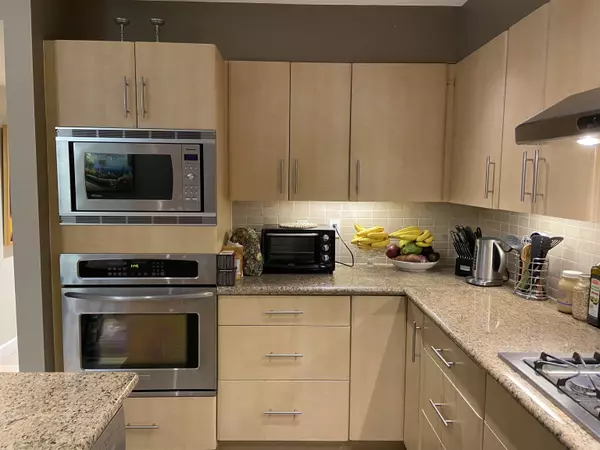 North Vancouver, BC V7R 2P8,3750 Edgemont BLVD #104