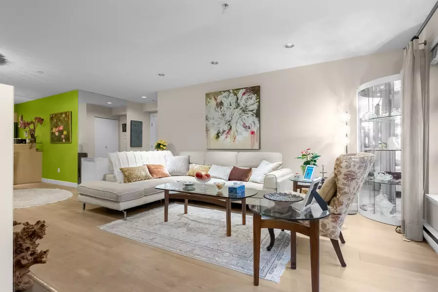 3750 Edgemont BLVD #104, North Vancouver, BC V7R 2P8