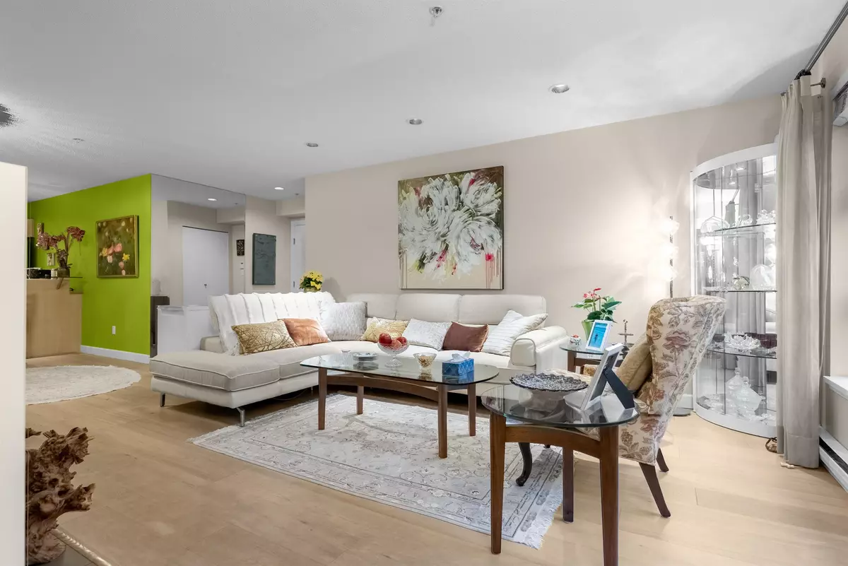 North Vancouver, BC V7R 2P8,3750 Edgemont BLVD #104