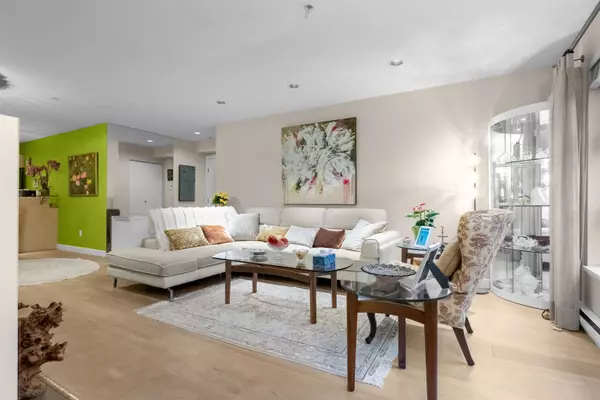 3750 Edgemont BLVD #104, North Vancouver, BC V7R 2P8