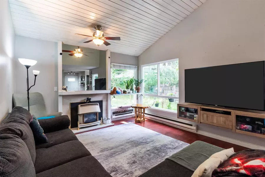 6217 E Greenside DR, Surrey, BC V3S 5M8