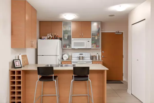Vancouver, BC V6B 1T7,928 Homer ST #603