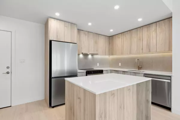 North Vancouver, BC V7G 0B5,3596 Malsum DR #PH617