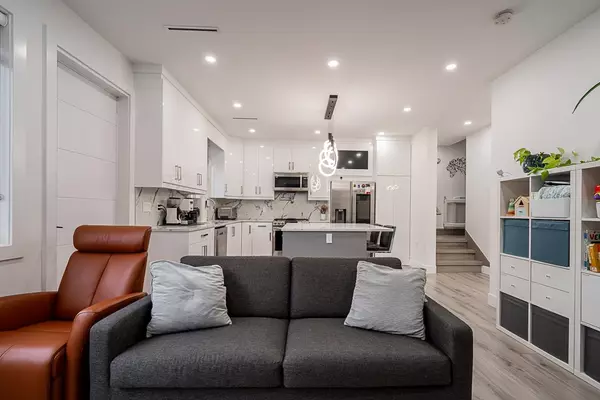 Burnaby, BC V5G 1K9,4675 Canada WAY ##2