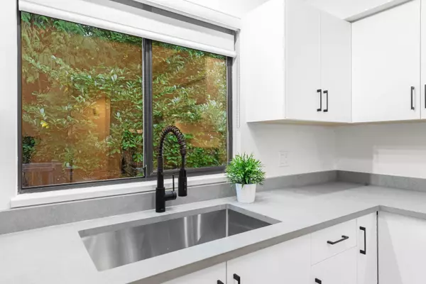 North Vancouver, BC V7G 1T5,1777 Caledonia AVE