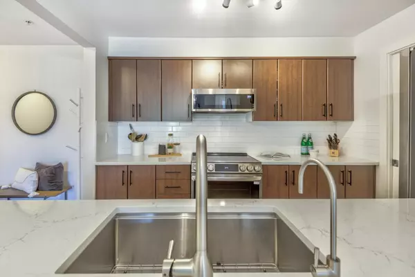 3240 St Johns ST Port Moody, BC V3H 0C1