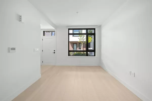 Vancouver, BC V6M 2W4,6272 Oak ST