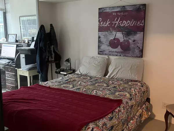 Vancouver, BC V6B 0C7,788 Richards ST #1016