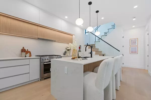 Vancouver, BC V6K 2P9,2858 W 12th AVE #1