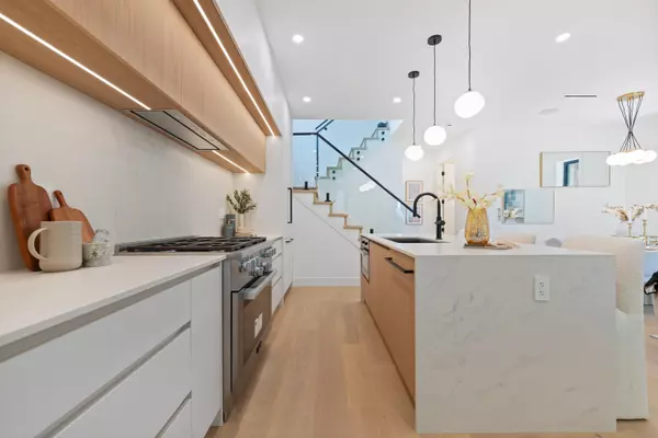 Vancouver, BC V6K 2P9,2858 W 12th AVE #1
