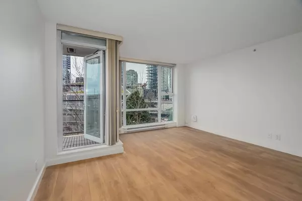 Vancouver, BC V6Z 3G2,550 Pacific ST #705