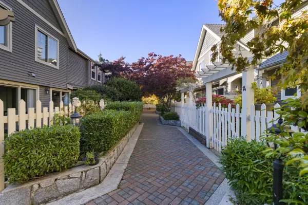 North Vancouver, BC V7L 1L7,222 E 5th ST #6