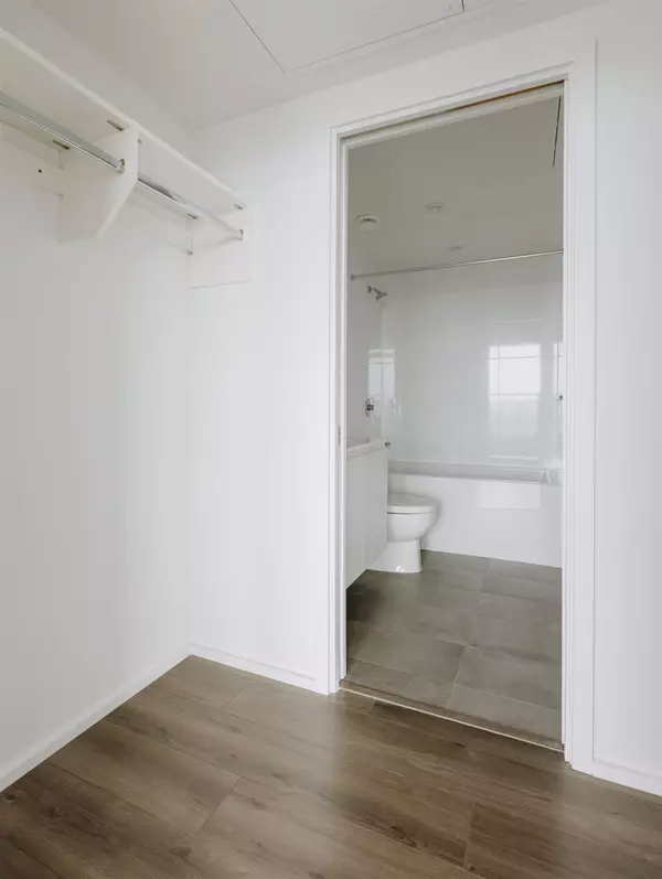 3888 Evergreen PL #3203 Burnaby, BC V3J 0M3