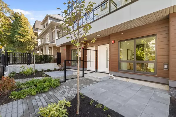 Burnaby, BC V5C 2L5,3800 Pender ST #2