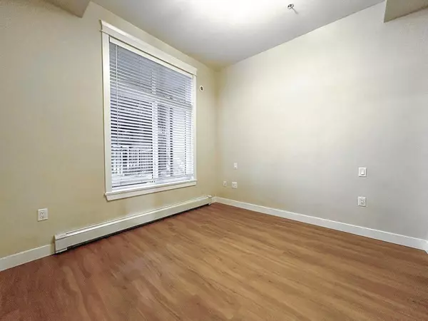 Surrey, BC V3T 0R7,11077 Ravine RD #110