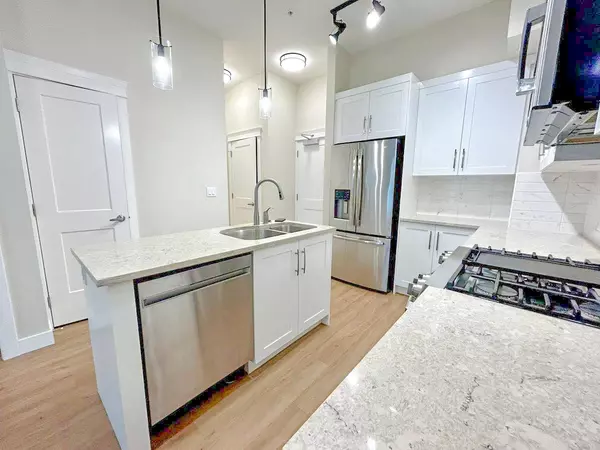 Surrey, BC V3T 0R7,11077 Ravine RD #110