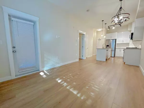 Surrey, BC V3T 0R7,11077 Ravine RD #110